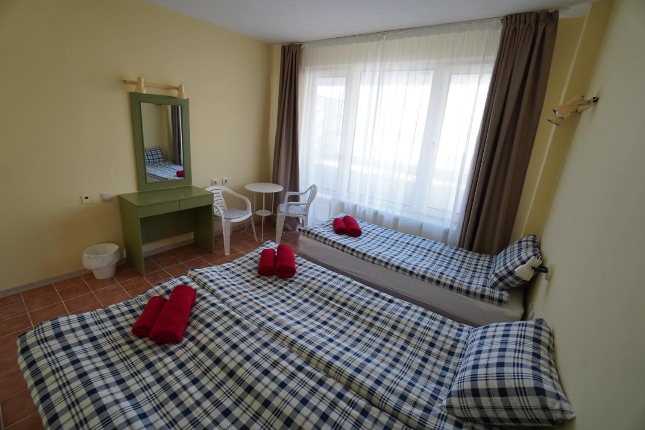 Отель Amadina Garden Лозенец Номер фото